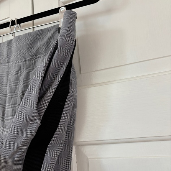 Athleta Brooklyn Plaid Ankle Pant Lightweight Black/White Gray Size 10P Petite - Picture 5 of 16